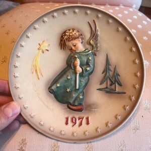 First Edition Annual Plate 1971 by Hummel